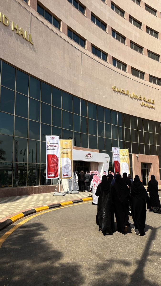 7lpee's tweet image. كان لي شرف حضور المؤتمر والمعرض الدولي الخامس لتقنيات المختبرات برعاية صاحب السمو الملكي امير منطقه جازان ونائبه ، كانت التجربة فرصة استثنائية التقيت خلالها نخبة من الخبراء واستفدت من خبراتهم التي كانت مصدر إثراء ودعم للتطوير المهني
#LabTech2025
#JICS 
#Jazan