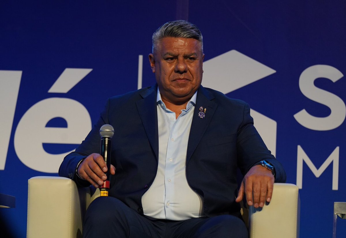AgustinMuzzu's tweet photo. Tapia acaba de culpar a los periodistas e hinchas por los errores de los árbitrios. Básicamente dice que nosotros les llenamos la cabeza y los condicionamos. En un momento de tanta crítica, seguro es una GRAN idea salir a repartir culpas y provocar a los que se hartaron de vos https://t.co/ZBa27ADC8d