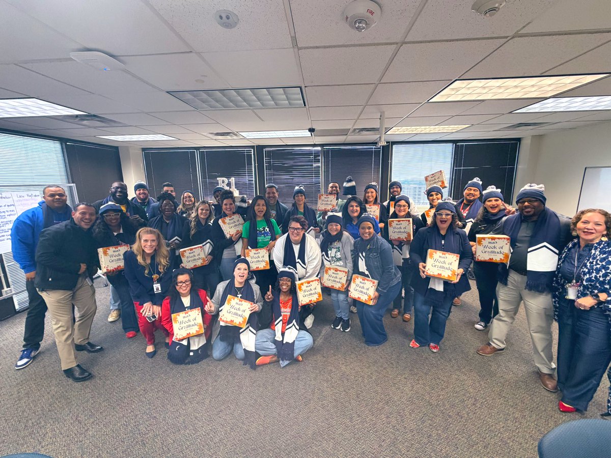 Region1DISD's tweet image. Today we celebrate #DallasISDWeekOfGratitude with incredible colleagues who make this work joyful and meaningful. From Pleasant Grove to Seagoville, #WeRiseAsOne—leading, serving, uplifting students every day. Thank you @LEAD_DallasISD for celebrating leaders across the district!