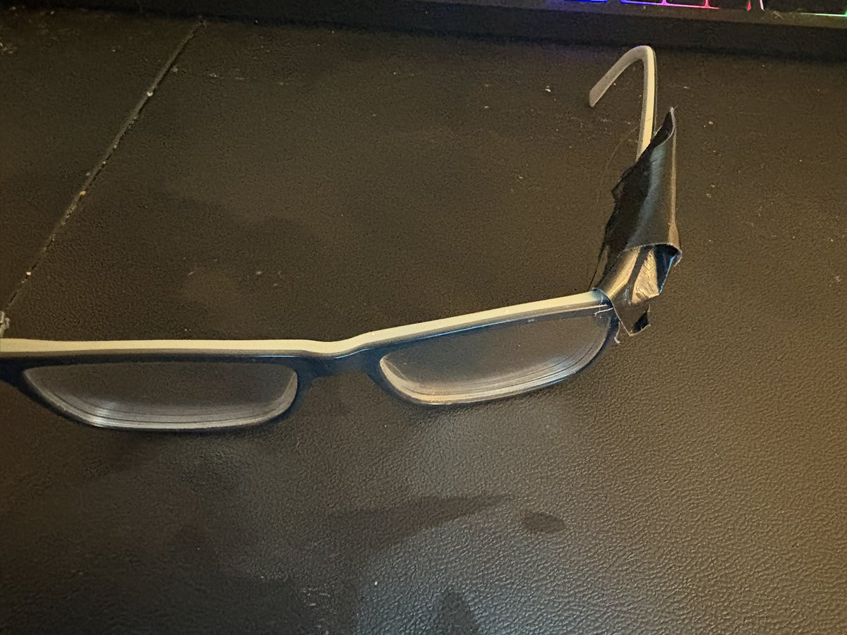 Smallishmajor's tweet image. My finap minutes with this pair. Youve been with me for 5 years and without a change in subscription... and broken. Countless times. Thank yoy glssses. Im so happy that youre dying tonight