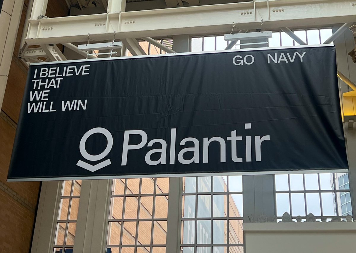 elianoayounes's tweet image. Palantir is proud to be the official software partner of America’s Game 🇺🇸 🏈 

👀 our #ArmyNavy ad at the Gallery Place Metro Station in downtown DC