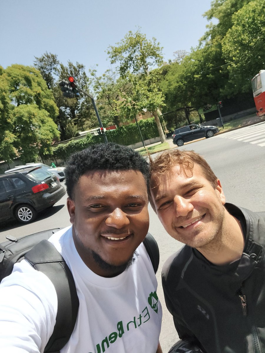 scarfacedoteth's tweet image. Today’s cab ride felt like a whole documentary episode.

I enter the car, greet the guy… next thing he turns and asks:
“You into Blockchain?” 

From cruise to curiosity, we started talking like old friends.
Bro knew crypto, ecosystems, narratives… everything.

I just sat there…