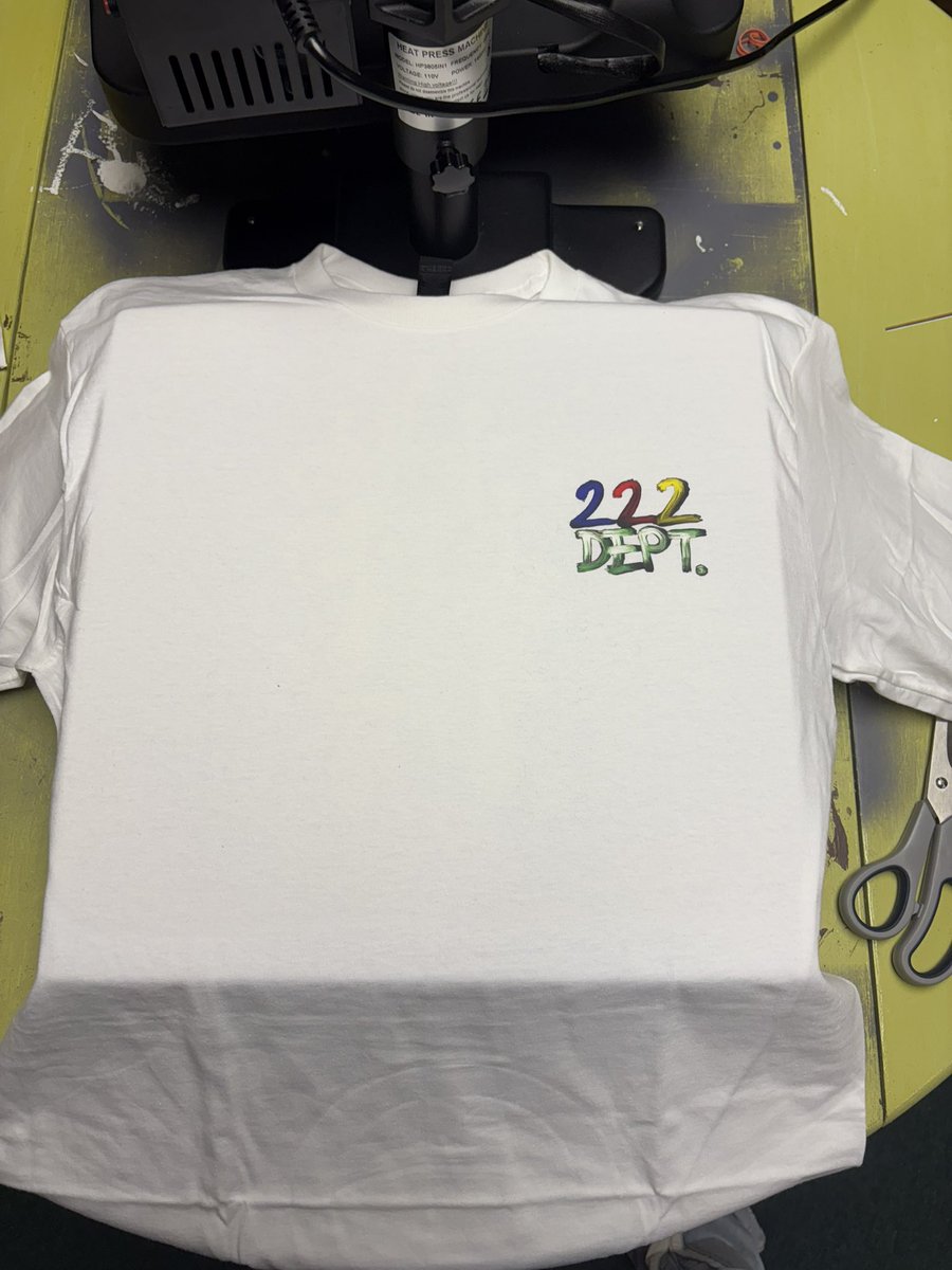 HunnitRoundO's tweet image. Soon 222 be another happy customer

@CadenDespair got himself right with the “CH2OME HEA2TS” long sleeve.