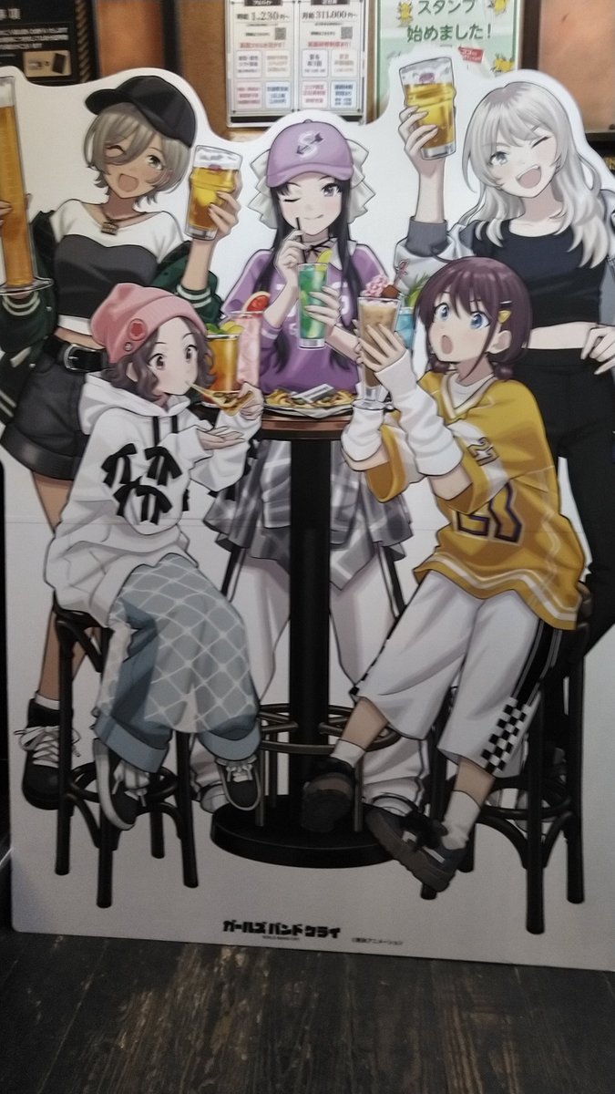 nurupo_gamer's tweet image. 智ちゃんのパーカーに「いかがかナ」と書いてある様に見えるのは…ワイが酔っ払ってるせいなのかな？(*´Д`*)

#ガールズバンドクライ
#ガルクラ 
#HUB