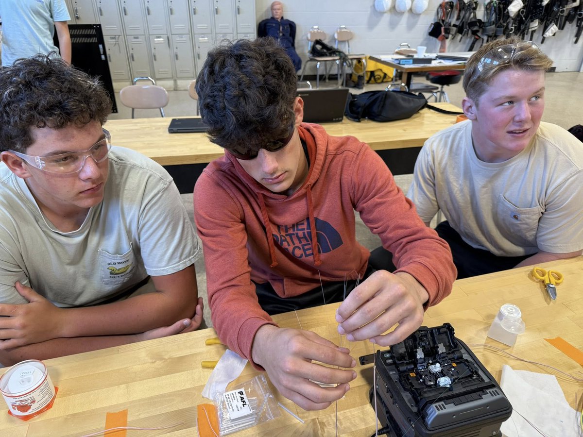 Cullman Area Technology students gained experience through the Fiber Optics Technician and Installer course with Wallace State Community College.

Learning how to splice fiber and match numbering to fiber color codes gives students a strong foundation in a high-demand field!