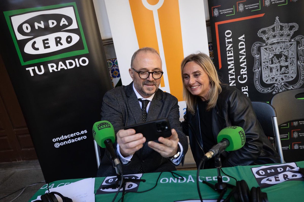 🎉 🎙️🟢Felices 35 años, <a href="/OndaCeroGR/">Onda Cero Granada</a> 🎉

Gracias por celebrarlo con un programa especial desde el Patio del Ayuntamiento. Mi enhorabuena a todo el equipo y a sus oyentes por mantener viva una radio cercana y esencial para #Granada.

📻 La radio sigue siendo un medio que nos
