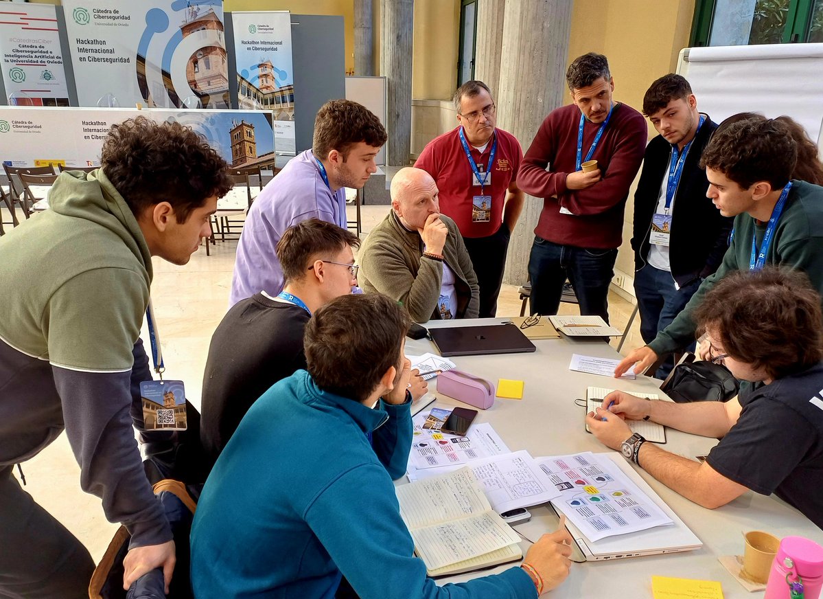 kriesgo's tweet image. Otra apasionante, intensa y creativa jornada de co-creación de soluciones innovadoras compartida con equipos de estudiantes universitarios en el HACKATHON @INCIBE Ciberseguridad en el Campus del Milán de la @uniovi_info con metodología participativa by @FIDACONSULTORES en acción