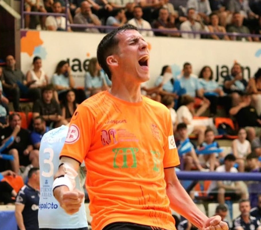 🟡 El sorprendente <a href="/1mostolesfs/">MRB-FS Móstoles</a> es el colíder de la Segunda División del fútbol sala nacional.. con el alcorconero Dani Santos (<a href="/DaniSantosDS20/">Dani santos</a>) como el máximo goleador de la competición

⚽ Suma 🔟 goles en 8️⃣ jornadas

🐭 El 'Ratón' de Alcorcón la está liando bien