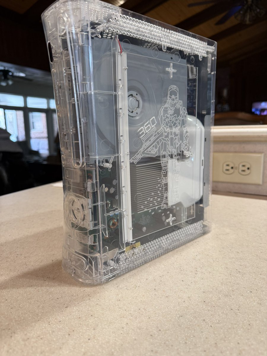 DevnM11's tweet image. Just copped 2 RARE ass XCM Xbox 360 cases! 😎 They stopped producing these YEARS ago so hard asf to find nowadays. If you got one and want to sell lemme know! 👀