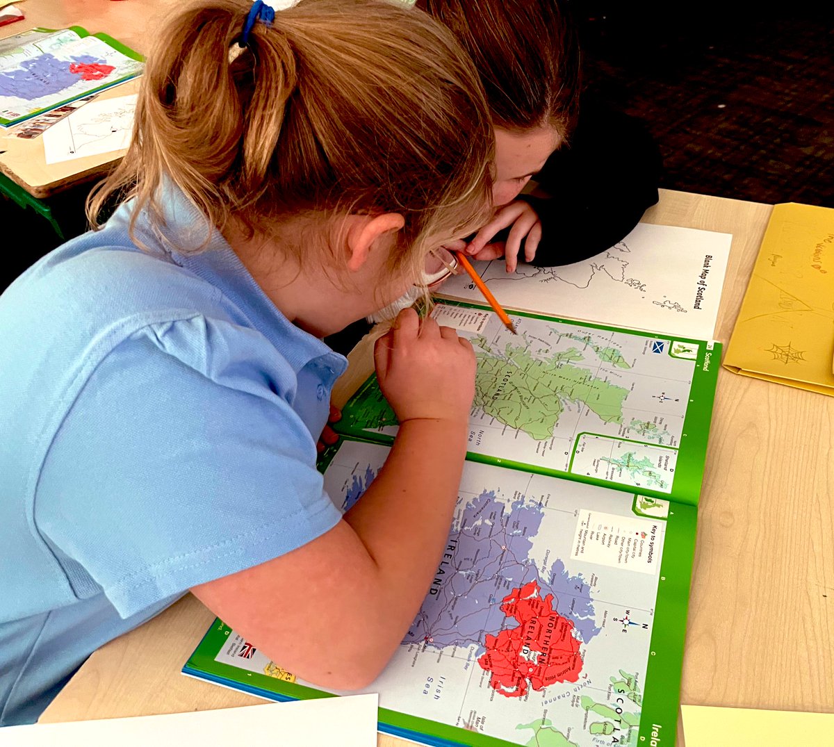 GisbeyMrs's tweet image. Atlas work with a partner! 
#collaborating
#Scotland 🏴󠁧󠁢󠁳󠁣󠁴󠁿 
#mapping