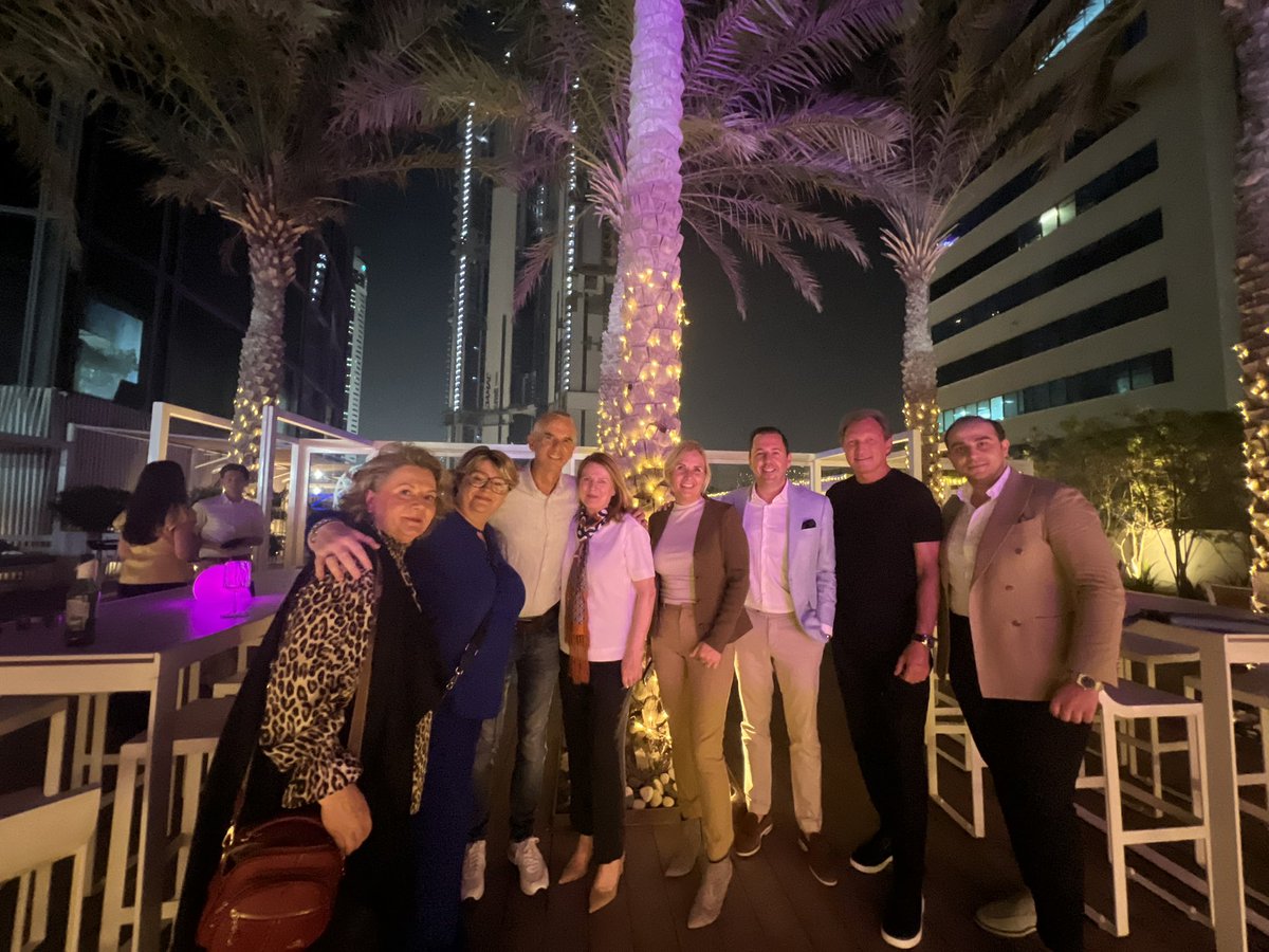Penelk's tweet image. A great night with belgians in dubai #keynote #juliebrown #dixiedansecourt keynote. 🇦🇪🇧🇪