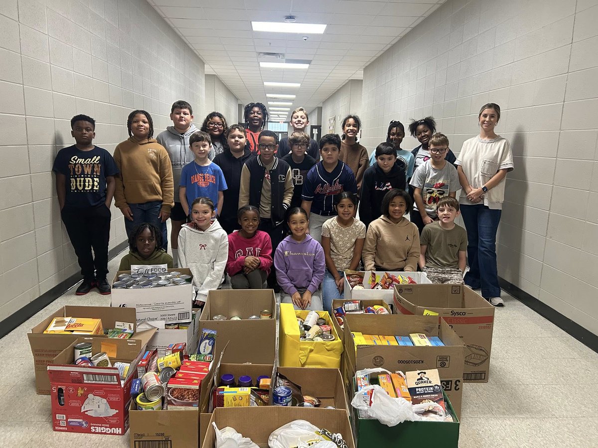 FoodShareArk's tweet image. The students at Prescott Junior High and @psd_wolves stepped up in a major way - thanks for the donation! #FoodShareArkansas #ImpactThePack #GoWolves