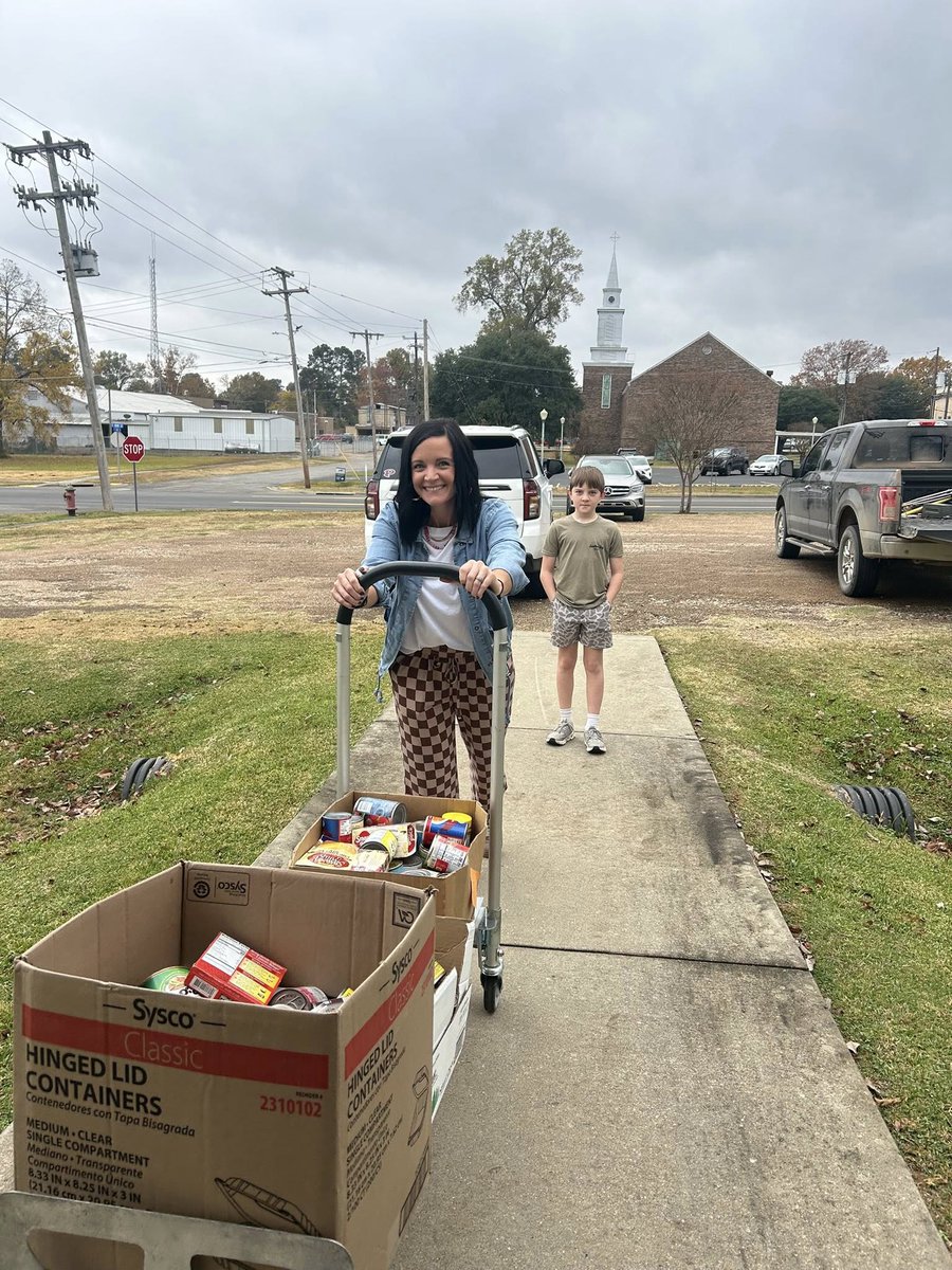 FoodShareArk's tweet image. The students at Prescott Junior High and @psd_wolves stepped up in a major way - thanks for the donation! #FoodShareArkansas #ImpactThePack #GoWolves