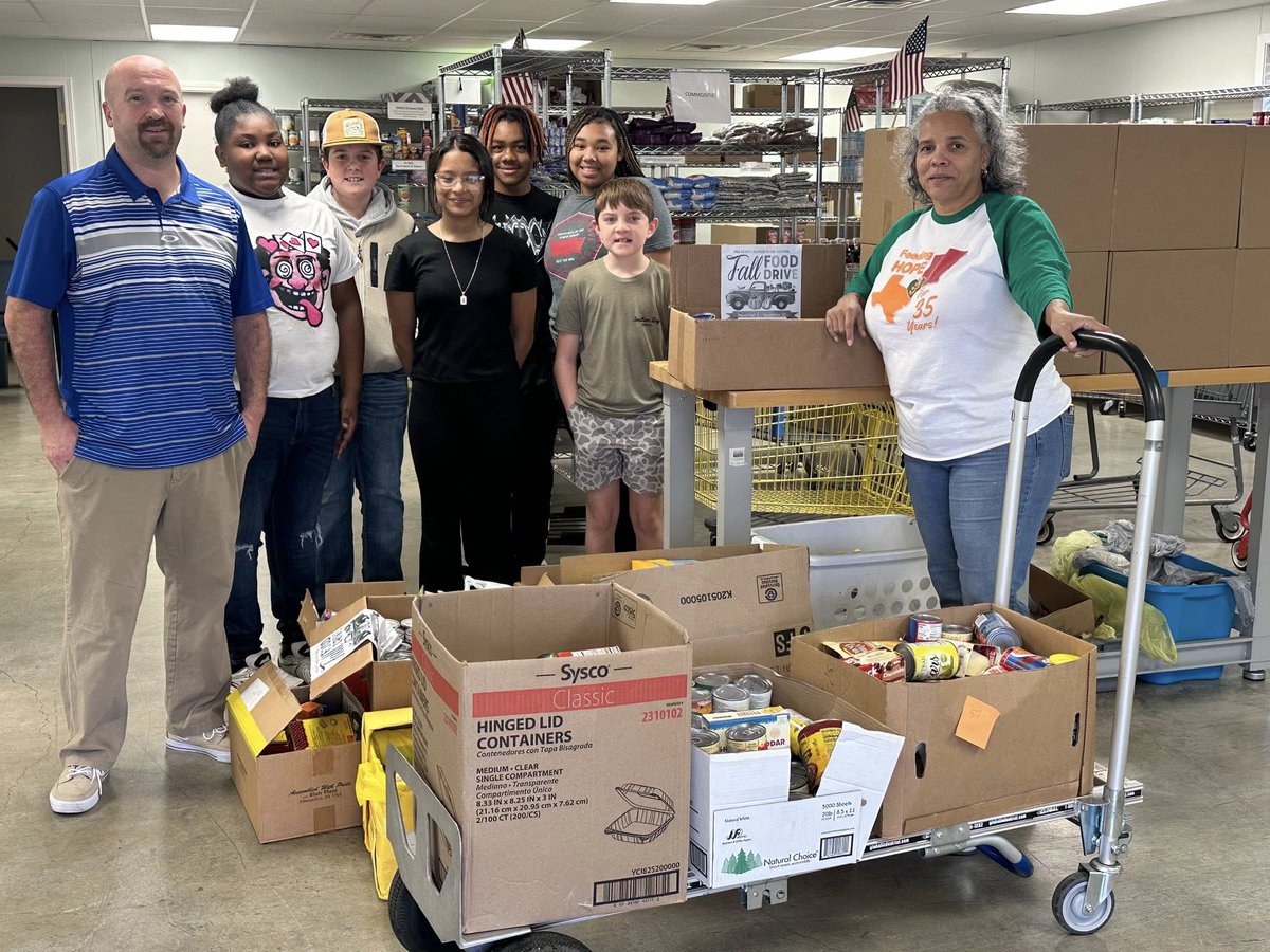 FoodShareArk's tweet image. The students at Prescott Junior High and @psd_wolves stepped up in a major way - thanks for the donation! #FoodShareArkansas #ImpactThePack #GoWolves