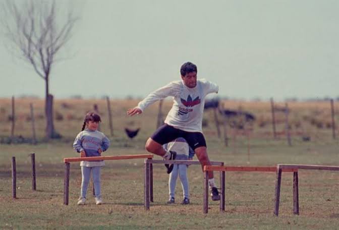 DiegoArchives's tweet image. Mira como entrenaba este tipo, y ahora si no tienen las mejores instalaciones ni la mejor ropa no se mueven 😂