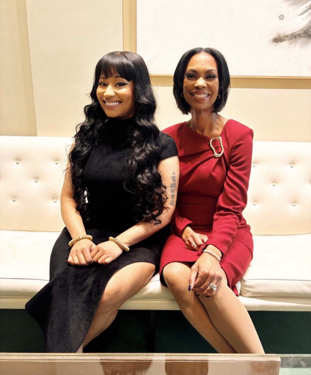 xndrism's tweet image. no wedding ring 👀