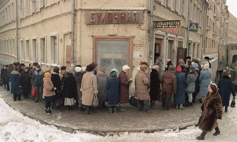VoteLewko's tweet image. Russian bread is so amazing people used to queue up for hours just to get a slice.