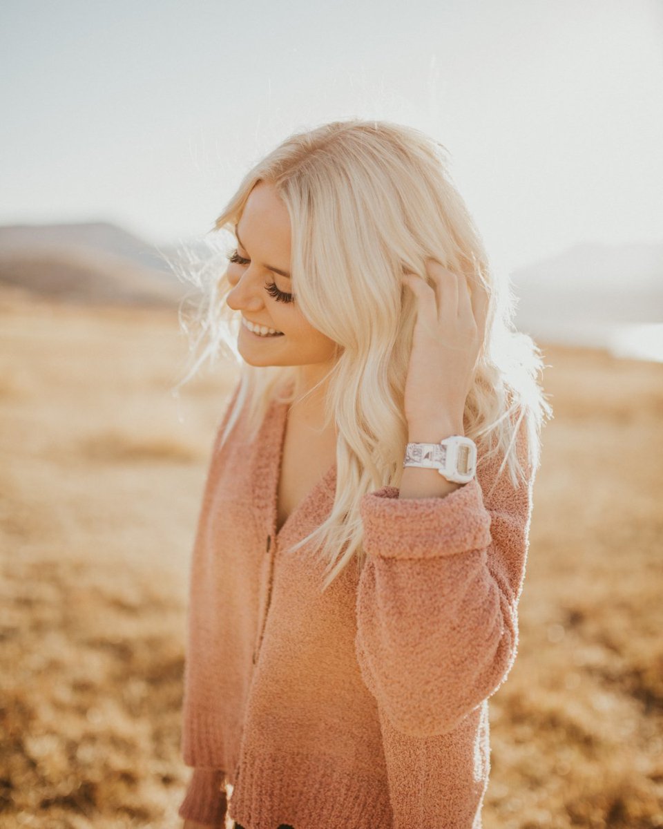 freestyle_watch's tweet image. Fall sun, soft sweaters, and the Shark Watch Octopus tagging along for every golden-hour moment. 🍁✨⌚ 

#FreestyleWatches #SharkWatch #FallVibes #CozySeason #HolidayGifts #FreestyleUSA #AdventureReady freestyleusa.com/products/shark…