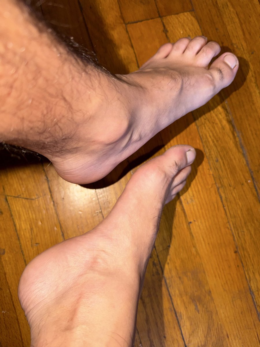 Justliving42's tweet image. Who’s serving? 

cash.app/$justliving42

#cashapp #serve #feet