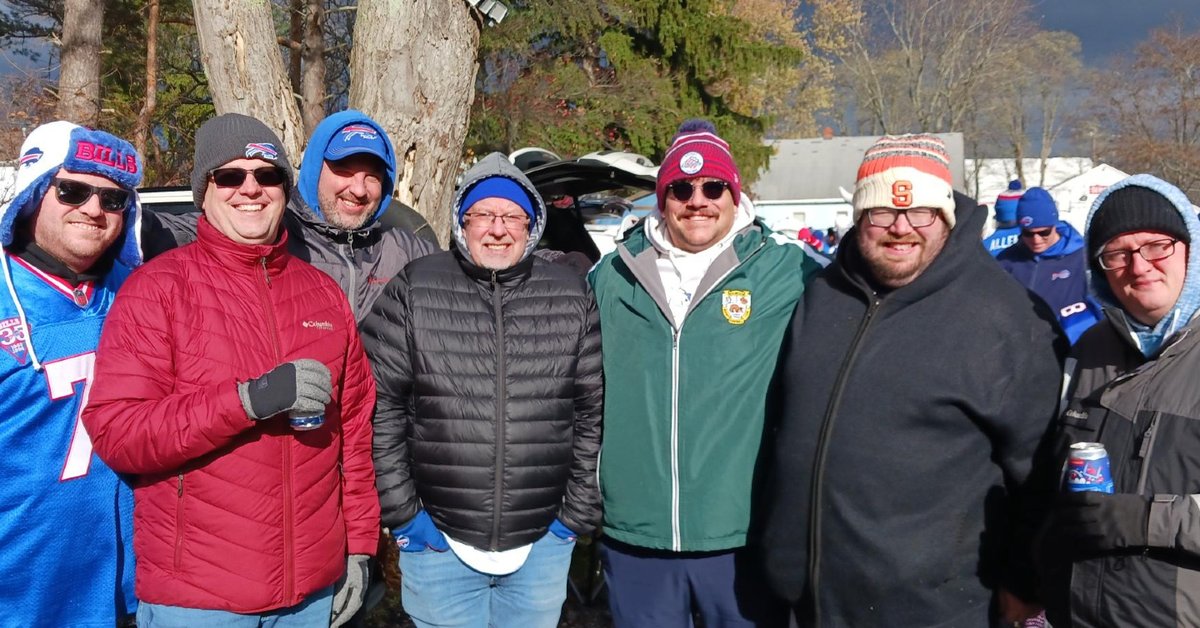 AxisCompanies's tweet photo. Our NYC team are big Bills fans, so Dean bundled up and joined them at Sunday’s freezing game. Spirits were high, temps were low, and yes, our engineers really did heat their food on a car engine. Peak Axis energy. 🔧🔥🏈 https://t.co/98rBUMlOPS