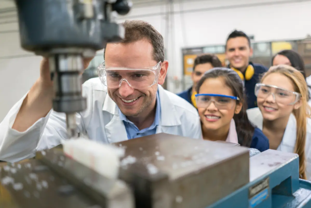 electronicsfdn's tweet image. If you are detail oriented, have an interest in electrical systems, and have an aptitude for math, you may want to explore a career as a mechatronics technician. Learn more on hubs.li/Q032PSBT0

#CareersInElectronics #IPCEF #electronics #stem #stemeducation #education