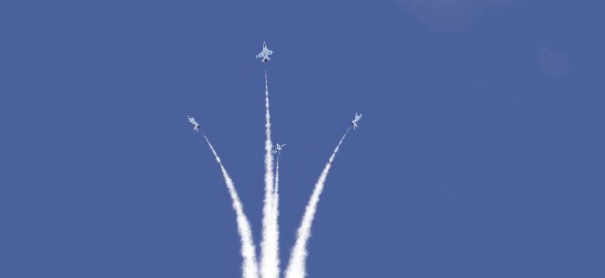 VRChat Thunderbirds tweet media