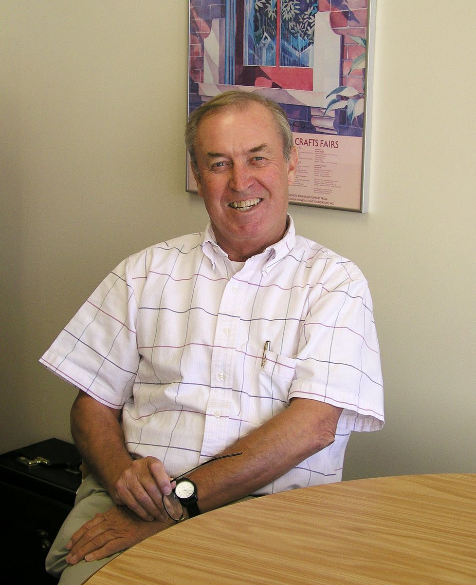 Sometimes #LifelongLearning runs in the family. 💞 

See how Alex Smith, class of '21, was inspired by his grandfather's legacy as the first dean of the Division of Continuing Studies. 

Full story: bit.ly/3K6GfXw

#AdultEducation #BadgerReady #UWMadison