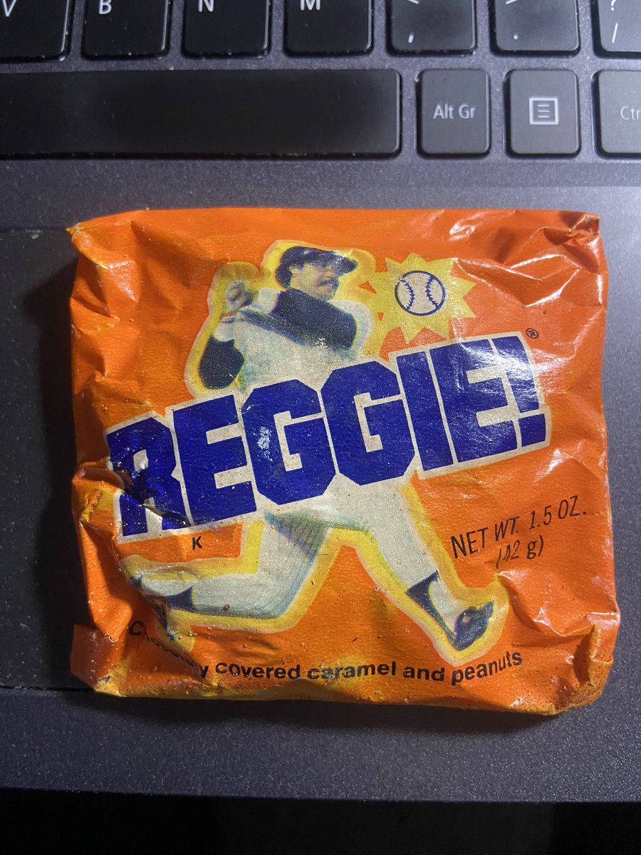VegasValkys's tweet photo. Brings me so much joy daily just seeing this on my desk! Back in the late 70’s, devoured these weekly! 50 years later, woman finds an original, unopened one in her late father’s collectibles. $10.60 later on Ebay, I’m now the proud owner 🎉 ⚾️#Reggie #ReggieBar https://t.co/5h71nBabIr
