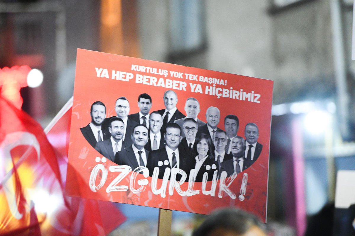 Halkın sesi, hakkın sesidir!

Genel Başkanımız Özgür Özel’in öncülüğünde, Cumhurbaşkanı adayımız Ekrem İmamoğlu ve tüm yol arkadaşlarımıza özgürlük için buluştuk. 

Yalanlara ve iftiralara karşı adaleti savunmaya tüm gücümüzle devam edeceğiz.

📍Sultangazi