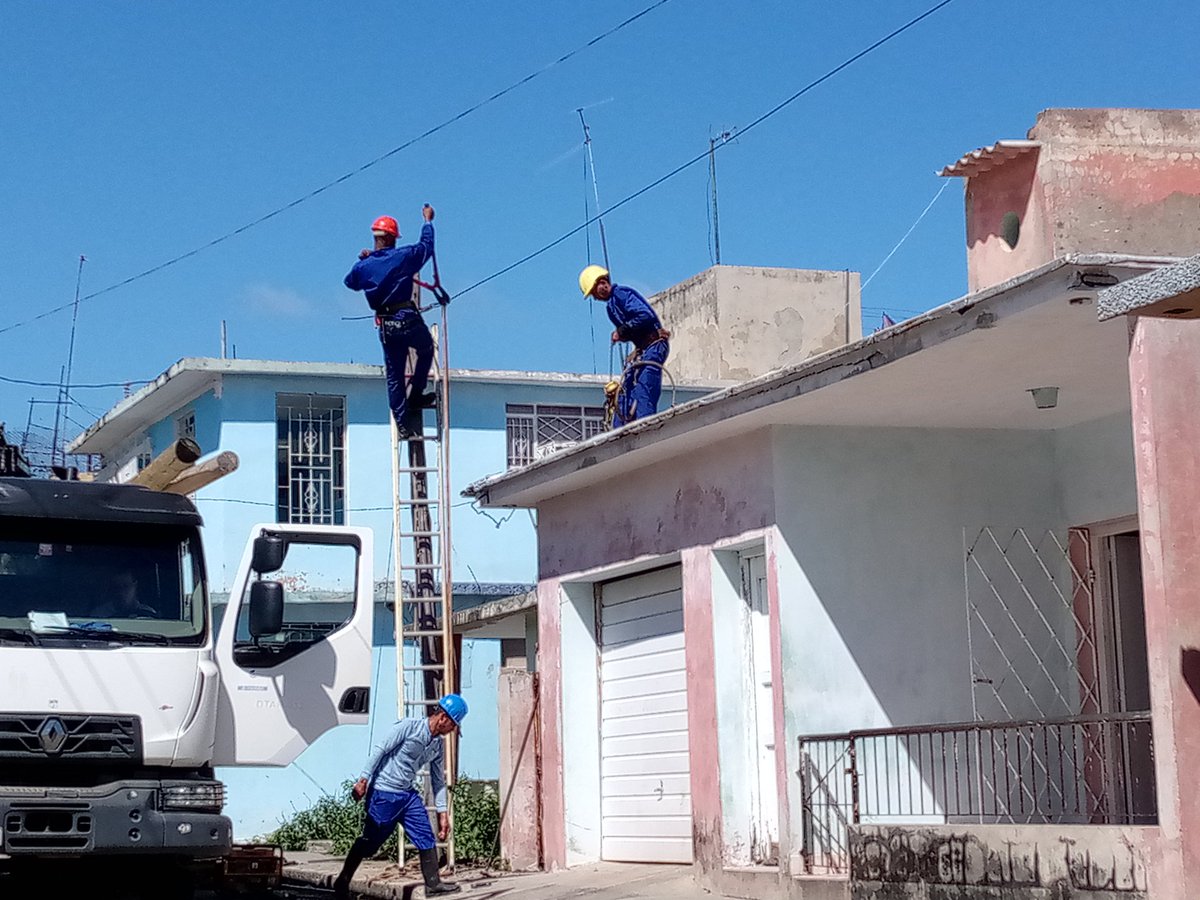dabarrios9's tweet image. 🏗️ Día a día, victoria a victoria.
Cada servicio restablecido es un triunfo contra los daños. 🎯⚡
Nuestro objetivo no cambia:seguir hasta devolver la normalidad a cada hogar.
¡Desde Palma Soriano, no paramos! 
#EtecsaConCuba 
#ArtemisaJuntosSomosMás