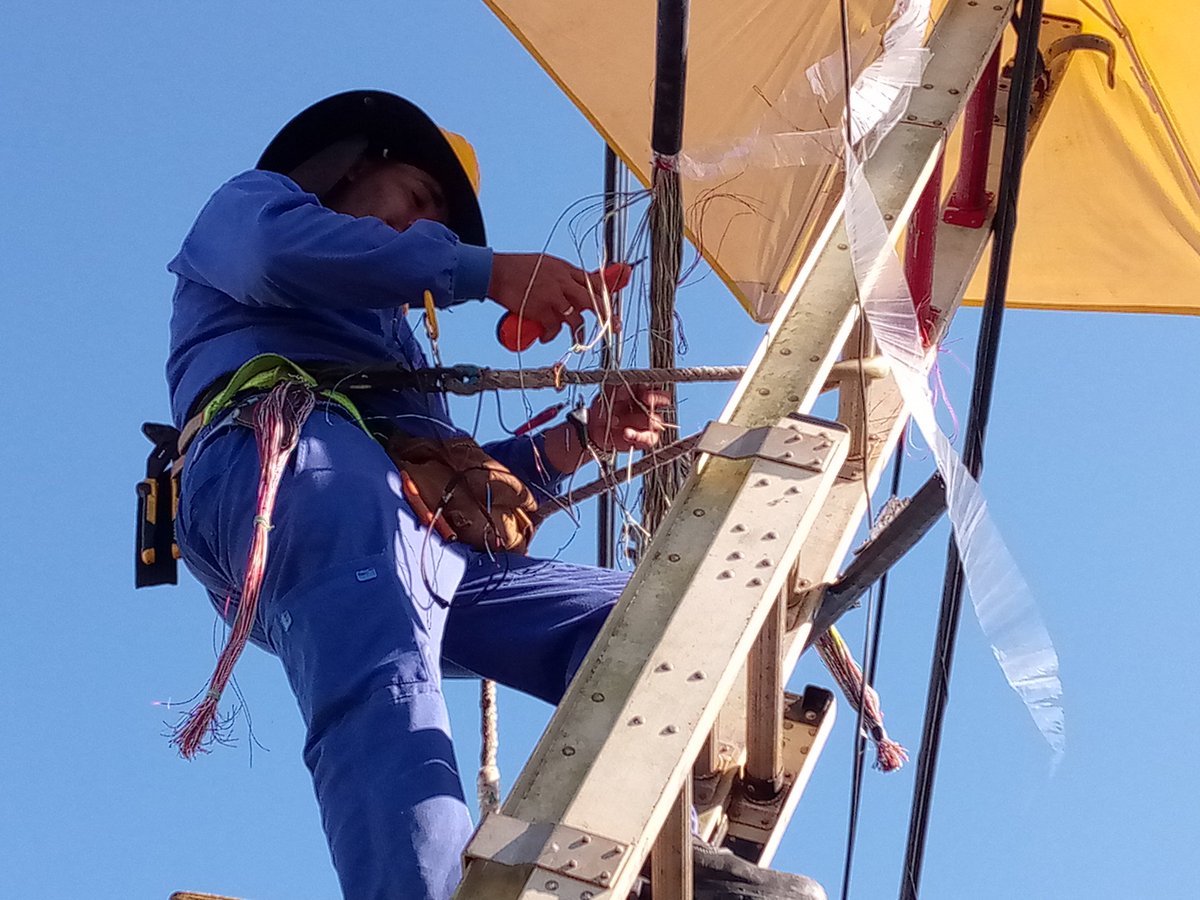 dabarrios9's tweet image. 🏗️ Día a día, victoria a victoria.
Cada servicio restablecido es un triunfo contra los daños. 🎯⚡
Nuestro objetivo no cambia:seguir hasta devolver la normalidad a cada hogar.
¡Desde Palma Soriano, no paramos! 
#EtecsaConCuba 
#ArtemisaJuntosSomosMás