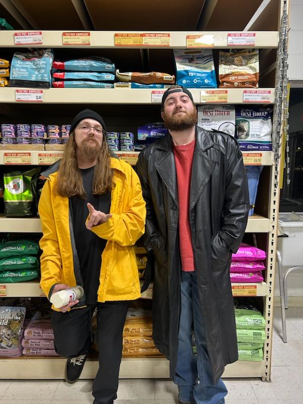 KiDD_FresHH_'s tweet photo. @JayMewes @ThatKevinSmith My coworker and I dressed up as you guys for Halloween https://t.co/8T1JcztNfv