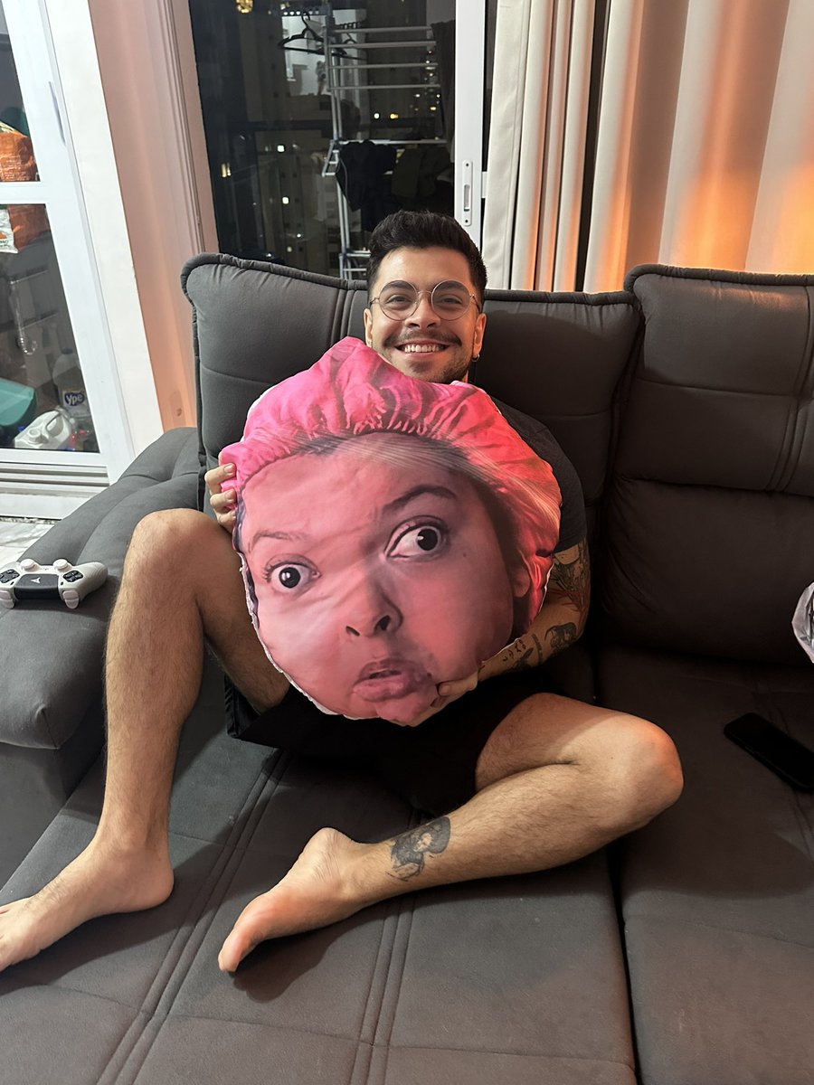 SomDoTwin's tweet image. eu dando presentes: