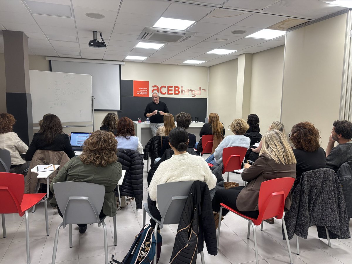 👋 Avui hem donat el tret de sortida de  l’EMPRÈN + Escola de lideratge en clau de gènere de l’ACEB Suma.

✅ Ho hem fet amb en Marc Bernadich, Degà de la Facultat de Ciències Socials de la UVic-UCC i parlant de balanços i comptes de resultats d’una manera pràctica i amena.