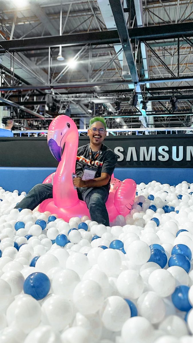 ChequeiOW's tweet image. 🤩QUE GENEROSO🤩

O streamer iMartynFOX chocou a todos ao anunciar o sorteio de 30 ARMAS MÍTICAS da KIRIKO! Dizem que ele limpou o estúdio e encontrou um PIX de 50 mil reais que estava esquecido na conta. 

É a maior demonstração de amor da história do streaming de Overwatch??