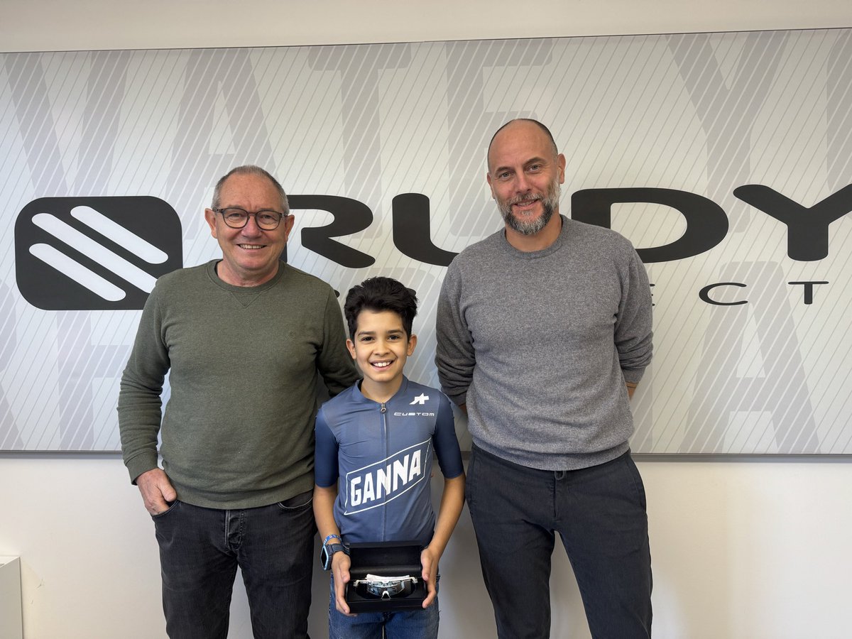 Ganna2025's tweet image. 🚴‍♂️ Ma quanto ci siamo divertiti a scegliere i caschi e gli occhiali per la prossima stagione??? 🤩 Grazie #RudyProject per pedalare al nostro fianco 💙 #GannaLegacy #Ganna #Ciclismo
