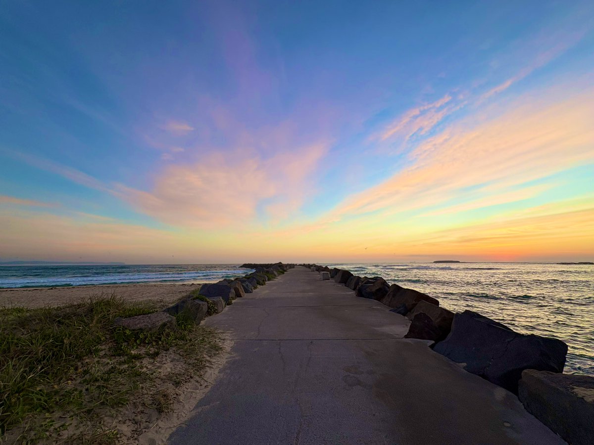 NewyBeachBum's tweet image. Too pretty this morning. 

Thursday. 
Almost Friday. 

#Sunrise #SaltTherapy #GML