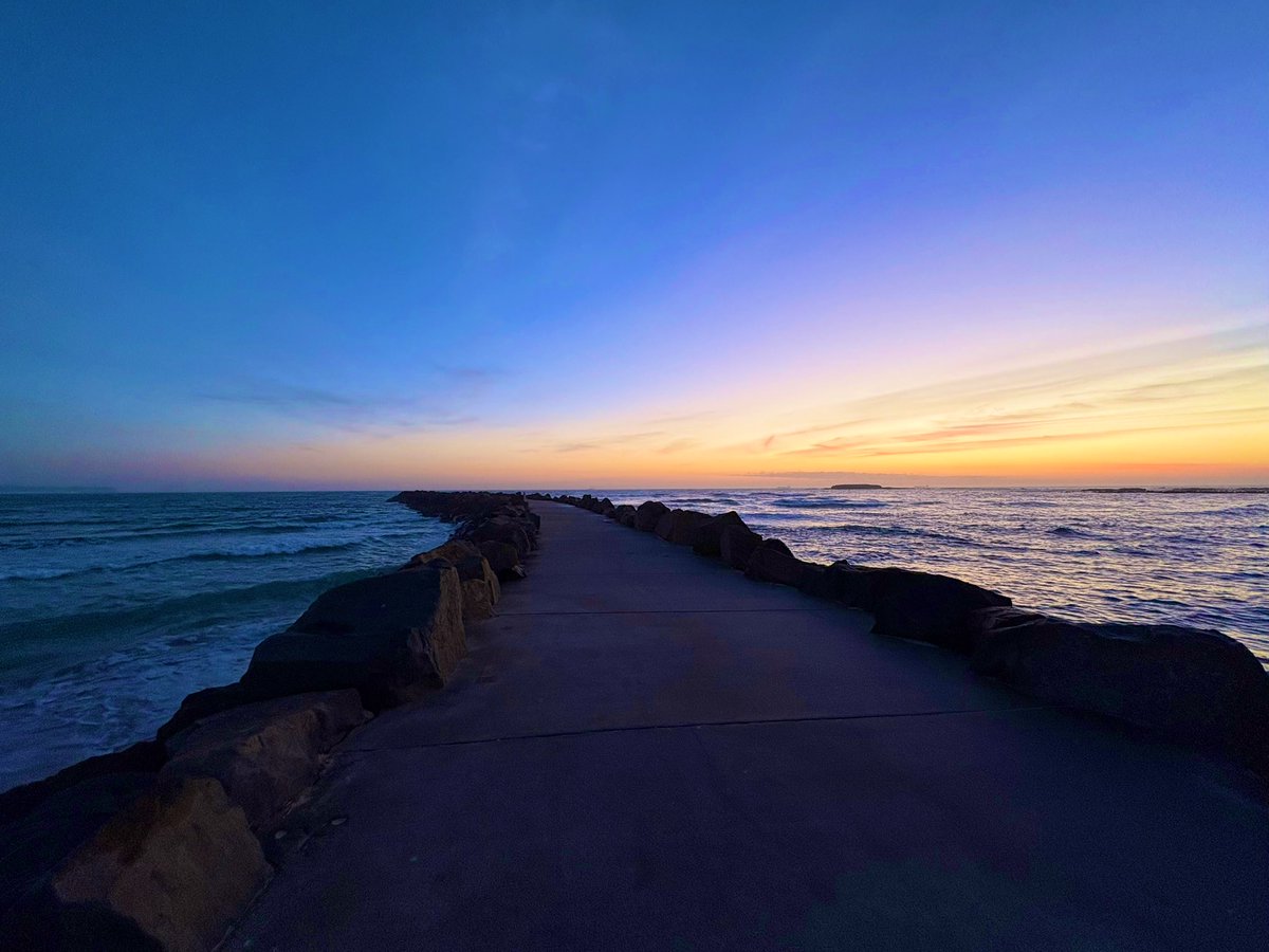 NewyBeachBum's tweet image. Too pretty this morning. 

Thursday. 
Almost Friday. 

#Sunrise #SaltTherapy #GML