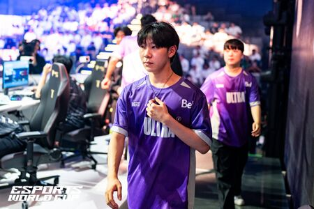 ChequeiOW's tweet image. ✈️ ABSURDO INTERNACIONAL! 🤬

O DPS coreano MER1T foi chamado para defender a Seleção Brasileira na Copa do Mundo de Overwatch, mas fontes dizem que ele está aprendendo Português SÓ PARA RECUSAR o convite de forma DIPLOMÁTICA!💖🇧🇷