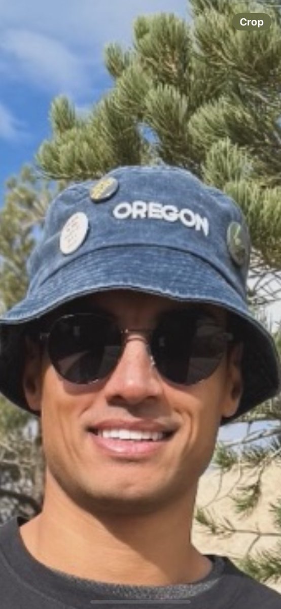 Siva posted a picture wearing the Oregon hat &amp; buttons I gave him in LA! #OregonRepresent 💞