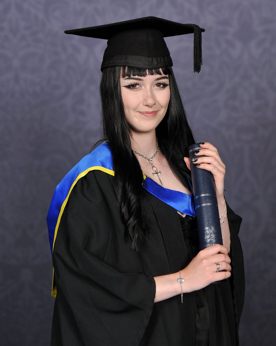“just look at the degree on that chick”

i does looks pretty good tbf