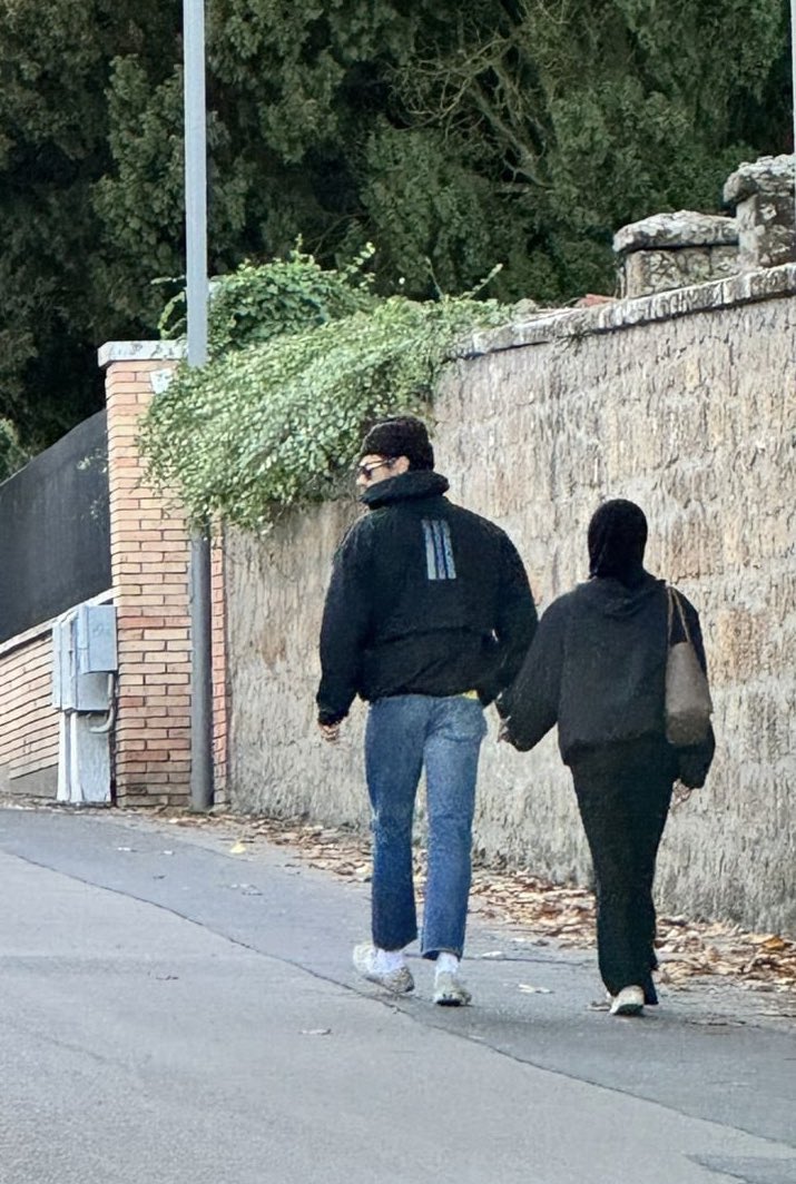 📸| Harry y Zoë Kravitz ayer en Italia!
© ambsatellite