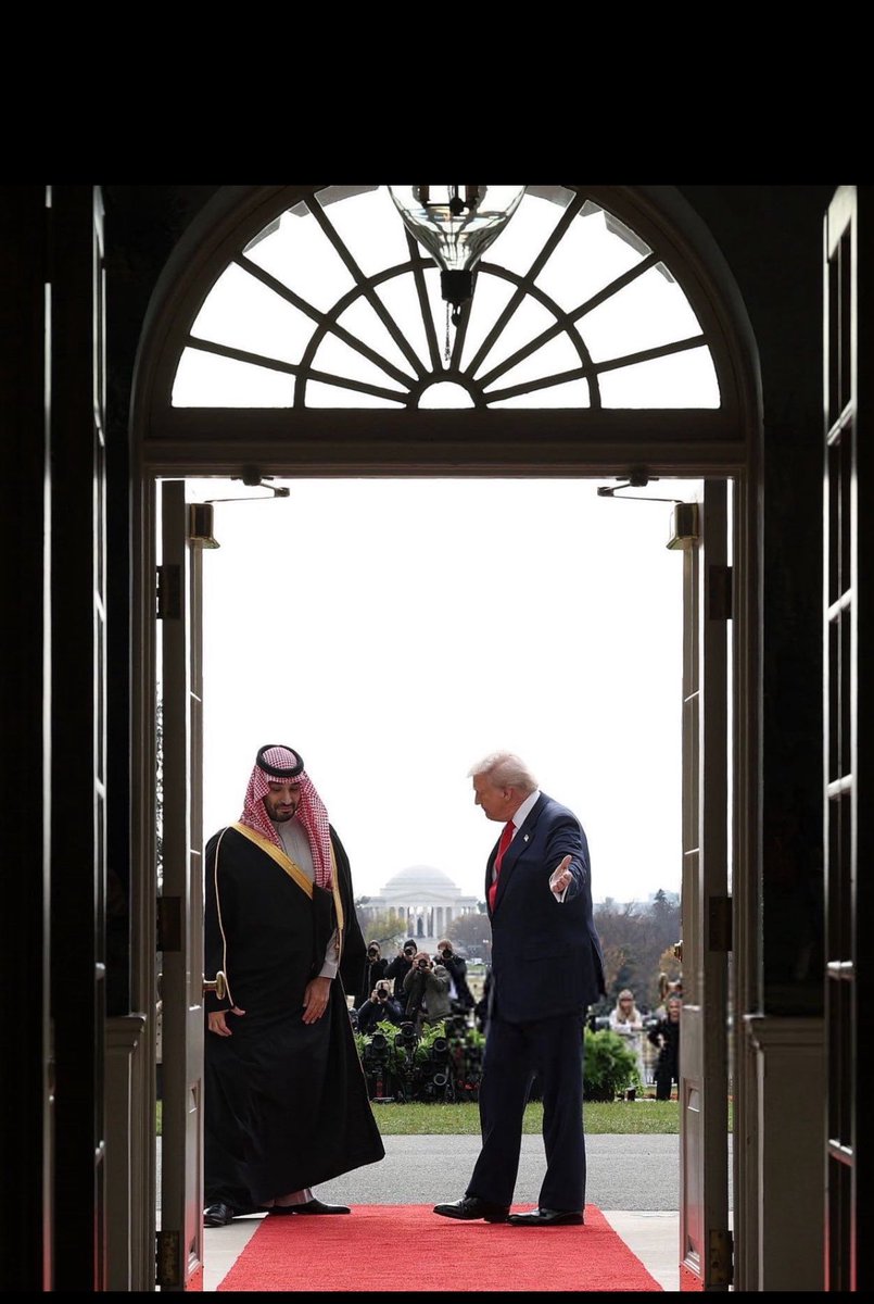 ghhhs41's tweet photo. قبل ست سنوات كتبت أن سيدي ولي العهد بطل قومي سيخلده التاريخ، واليوم هذه الصورة تاريخ يُحْكَى لقرون قادمة وستكون ايقونه عالمية تطبع على ملايين الكتب والمراجع التاريخية ، والقادم مذهل ، حفظك الله سيدي وسدد خطاك.🇸🇦🇸🇦🇸🇦 https://t.co/EGCEFi7hB8