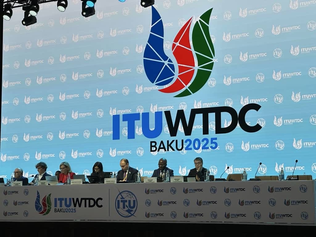 NaswifuG9204's tweet image. Global connect,Powerfull alliance🌐!

Strong representation for Uganda .

@UCC_ED crushing it with Doreen Bogdan-Martin,ITU&apos;s General Secretary at #WTDC25 in Baku, Azerbaijan.

Shaping the future of global telecoms and Uganda&apos;s place in it. 

#GlobalLeaders 
#GoldenPosts