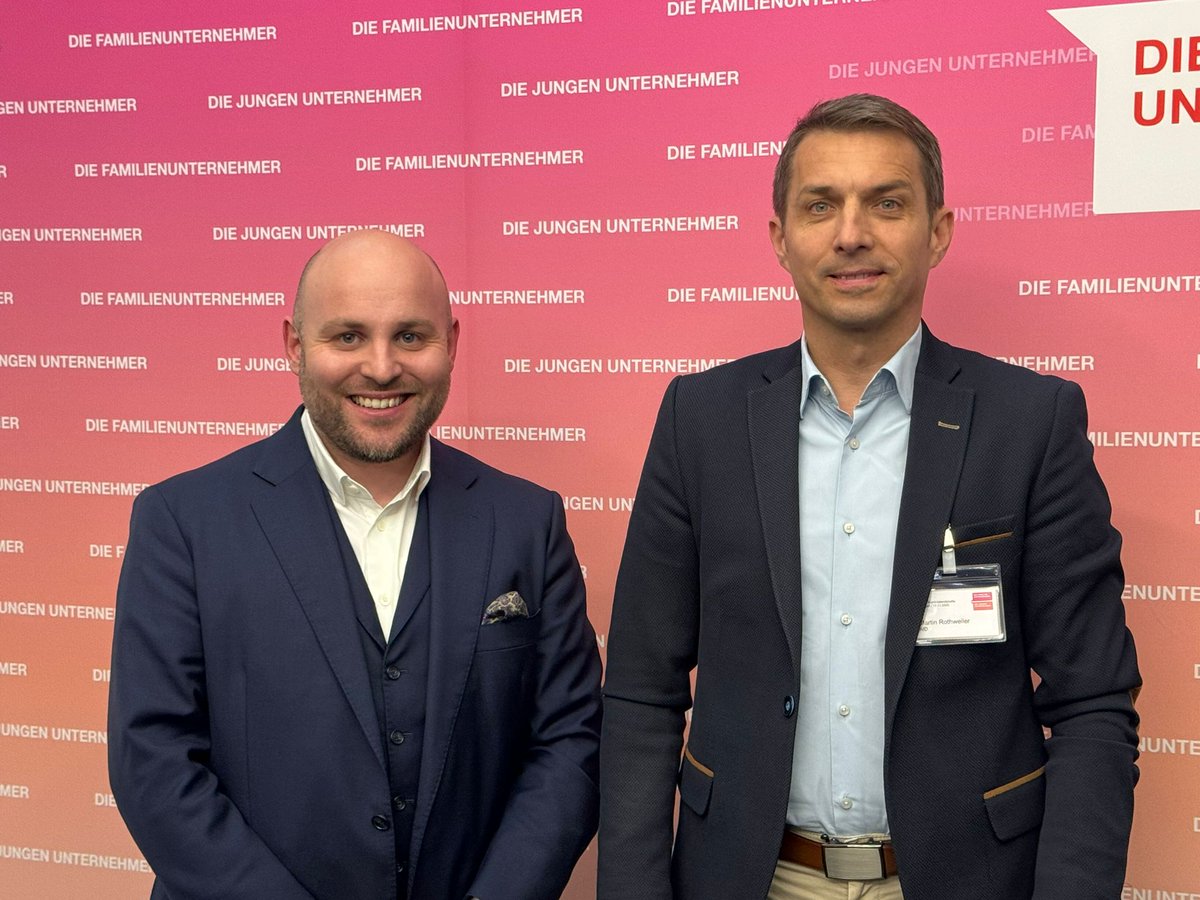 Die <a href="/FamUnt/">DIE FAMILIENUNTERNEHMER</a> haben dem #noAfD-Abgeordneten Frohnmaier nicht nur zu einer Veranstaltung eingeladen, sondern ihm auch einen Platz auf dem Podium angeboten. 

Ich bin fassungslos, Frau <a href="/MarieCOstermann/">Marie-C. Ostermann</a> !