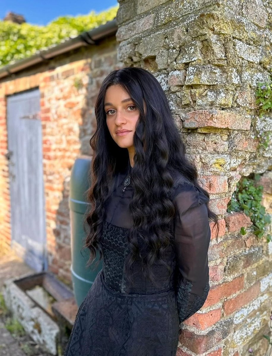 dinahlances's tweet image. she's so dreamy