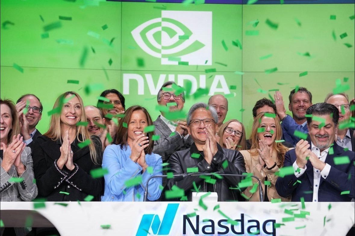 🔵MARKETEVANS: "NVIDIA supera le aspettative con un utile per azione di 1,30 dollari e ricavi di 57 miliardi"