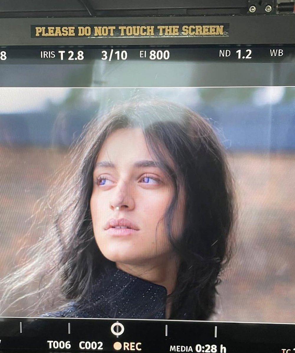 dinahlances's tweet image. she's so dreamy