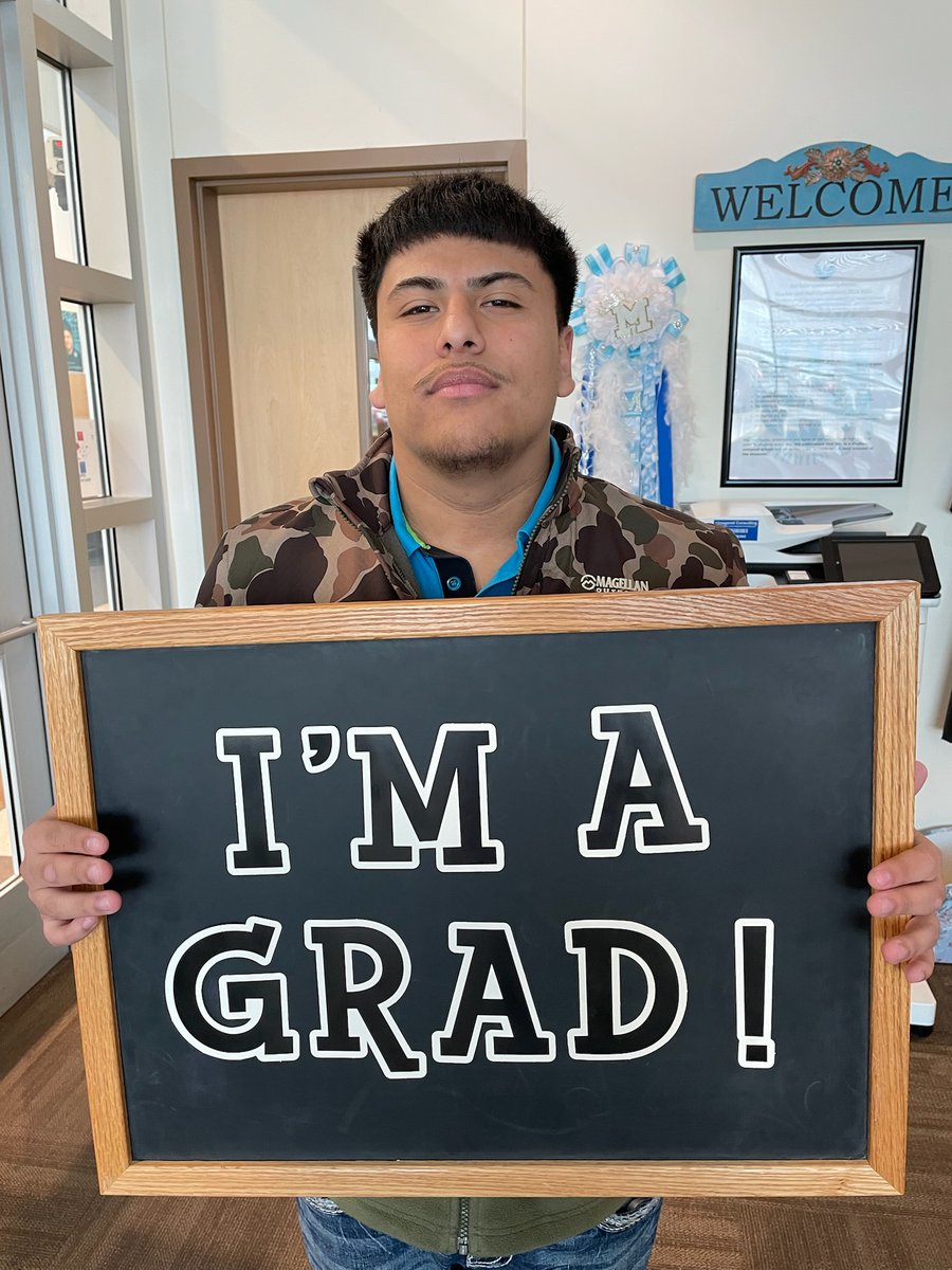 DVISD_OC's tweet image. 🎓Congratulations Jesus! 🎓YOU DID IT! YOU ARE A HIGH SCHOOL GRADUATE AND SO PROUD OF IT!🎓 DVOC is so happy for you and wish you the best life has to offer!🎓

#ProudToBeADVOCGraduate🎓