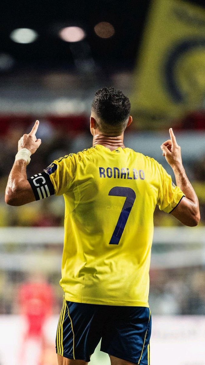 عندما نقول ان كريستيانو الافضل في التاريخ، ليس لانه تفوق على ميسي في عدة مناسبات وليس لأنه اثبت نفسه في مختلف الدوريات الكبرى وليس  لانه افضل لاعب في تاريخ الابطال وهدافه واكثر من صنع فيه وليس لان البرتغال لم تحقق اي بطولة قبله وشهدت منصات التتويج من بعده، وليس لانه اكثر من سجل